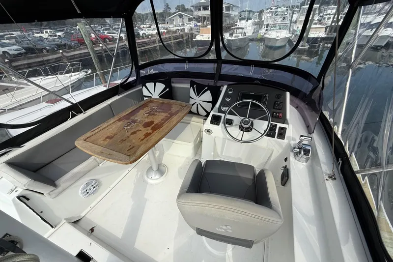 Slide: The Image of Beneteau Swift Trawler 34 - 4