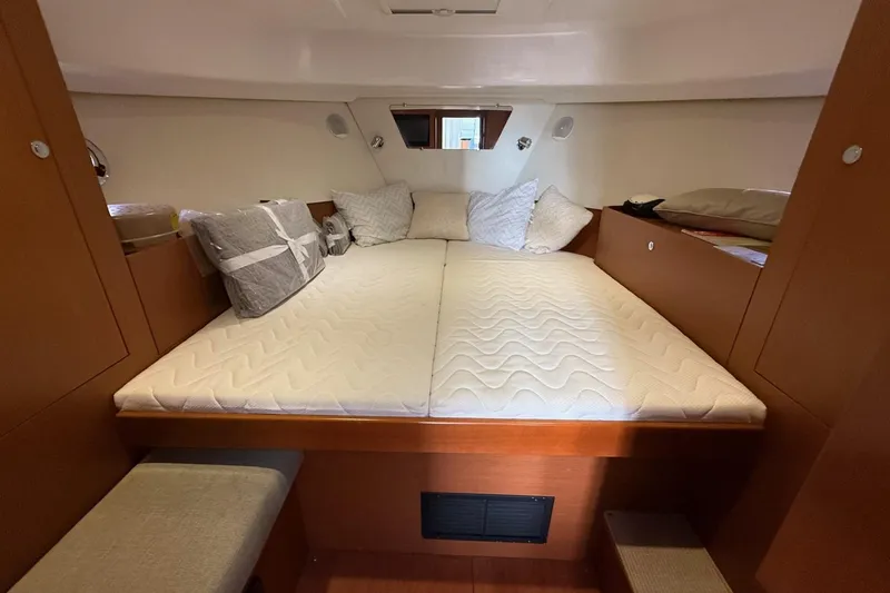 Slide: The Image of Beneteau Swift Trawler 34 - 26