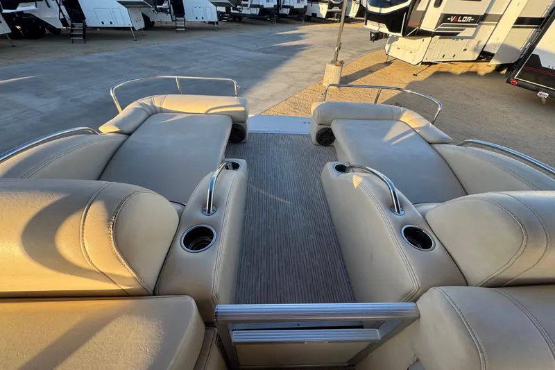 Slide: The Image of Interior view of a 2010 Bennington 2375RL pontoon boat with beige seating. - 15