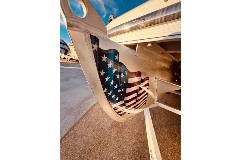 Slide: The Image of American flag design on 2010 Bennington 2375RL boat's metallic surface. - 19