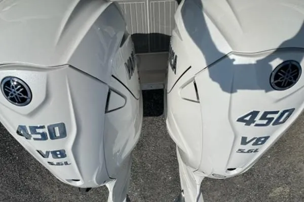 Slide: The Image of Two Yamaha 450 V8 5.6L outboard engines on Regal 36 XO 2026. - 45