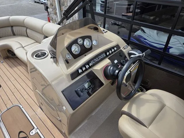 Slide: The Image of Harris Sunliner 240 3-25" 2018 - 13