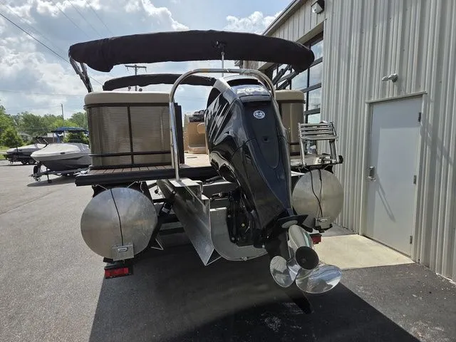 Slide: The Image of Harris Sunliner 240 3-25" 2018 - 5