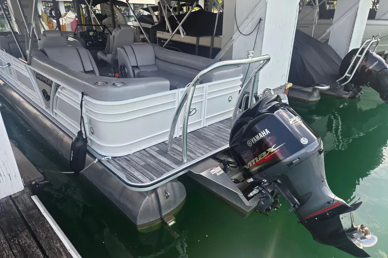 Slide: The Image of 2019 Veranda VTX 25RC pontoon boat with Yamaha outboard motor docked in marina. - 14
