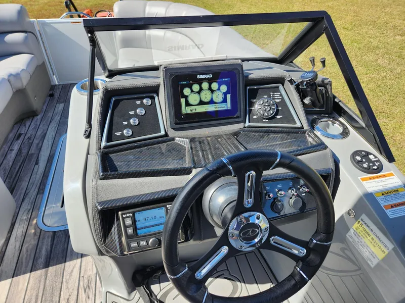 Slide: The Image of The image shows the helm of a 2019 Veranda VTX 25RC boat with modern instruments. - 6