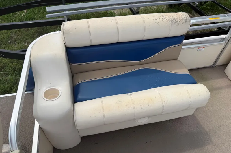 Slide: The Image of 2004 Sweetwater Challenger 200 RE-4 Gate boat seat with blue and beige upholstery. - 7