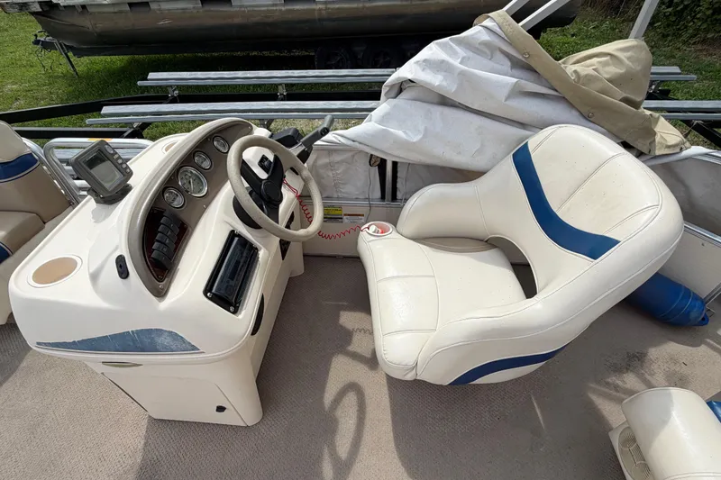 Slide: The Image of 2004 Sweetwater Challenger 200 RE-4 Gate boat interior with steering console and seat. - 13