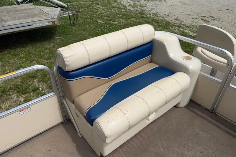 Slide: The Image of 2004 Sweetwater Challenger 200 RE-4 Gate boat seat with blue and beige upholstery. - 9