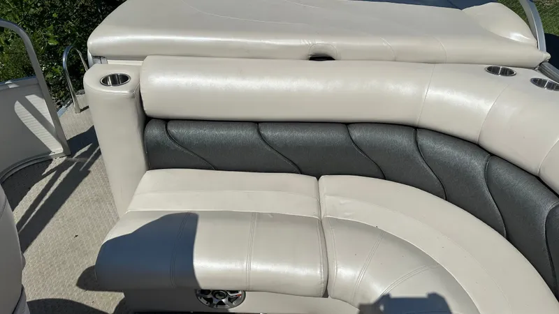 Slide: The Image of The 2008 Manitou Legacy features a curved, cushioned bench seat with cup holders. - 8
