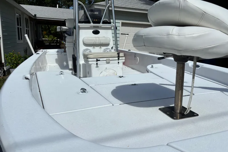Slide: The Image of 2006 Ranger 2200 Bay Ranger boat interior with white seating and console. - 4
