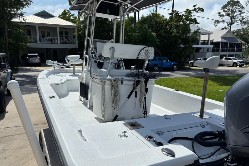 Slide: The Image of 2006 Ranger 2200 Bay Ranger boat parked in a residential driveway, featuring fishing equipment. - 5