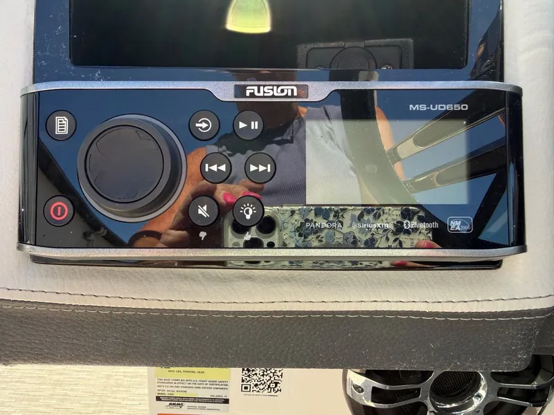 Slide: The Image of Fusion MS-UD650 stereo system on a Regal 23 RX Bowrider boat. - 19