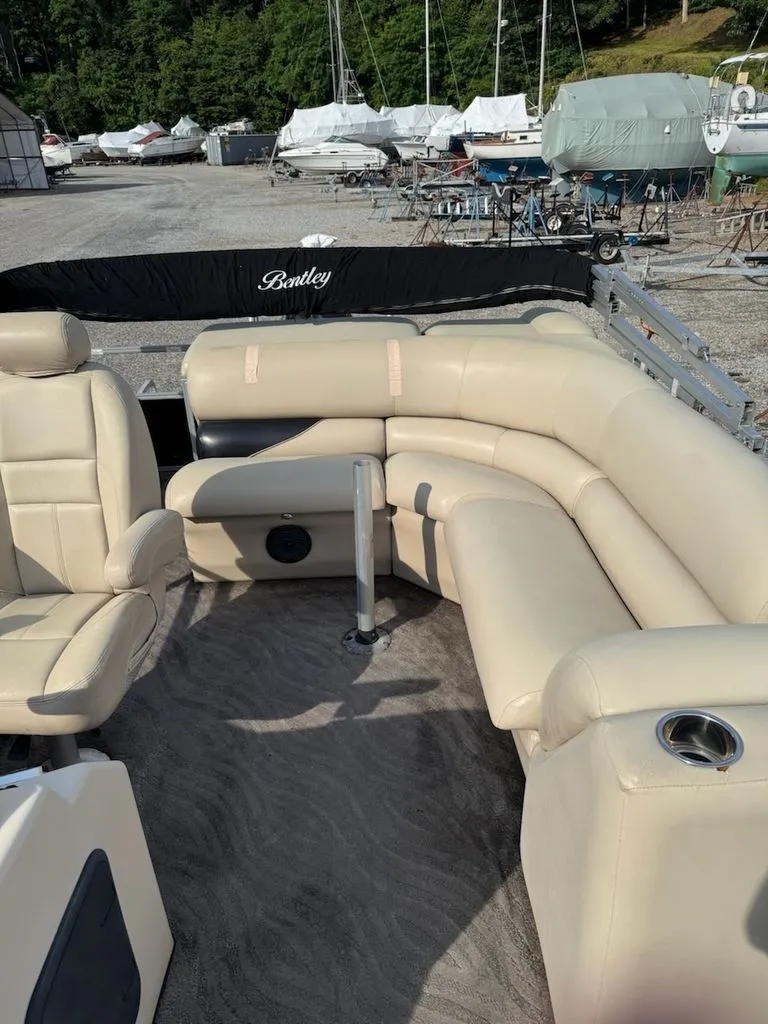 Slide: The Image of Interior of a 2014 Bentley Pontoons Elite 25 with beige leather seating. - 6