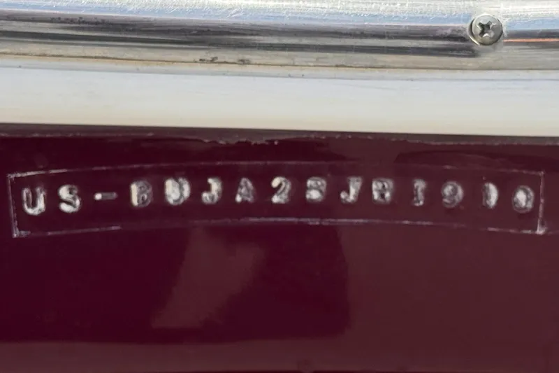 Slide: The Image of Hull identification number on a 2010 Tahoe 195 boat. - 28
