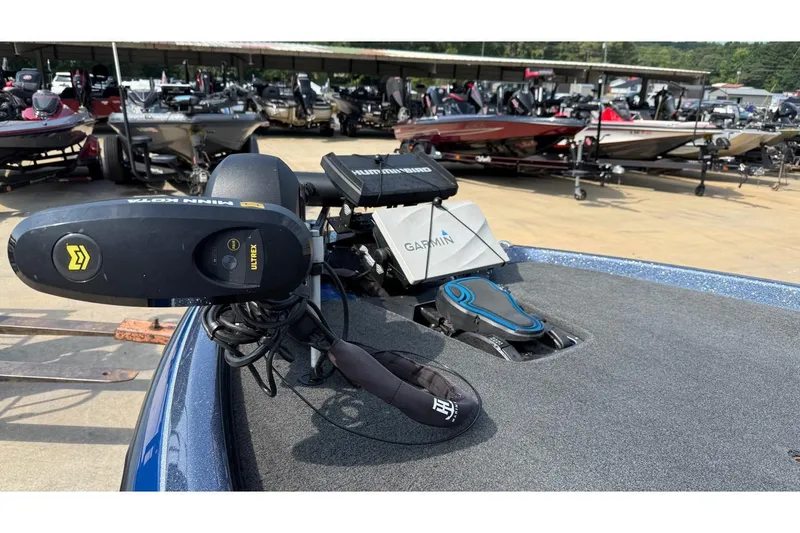 Slide: The Image of 2022 Skeeter ZXR20 SE boat with Minn Kota Ultrex and Garmin equipment on deck. - 16