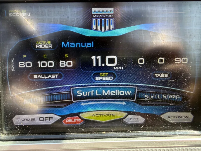 Slide: The Image of MasterCraft X30 2016 display shows surf settings and speed. - 48
