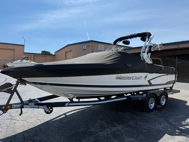 Slide: The Image of A 2016 MasterCraft X30 on a trailer, covered with a black tarp. - 1