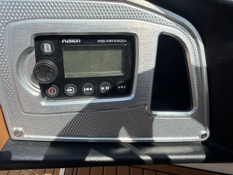 Slide: The Image of Fusion MS-NRX200i control unit on a 2016 MasterCraft X30 boat. - 46