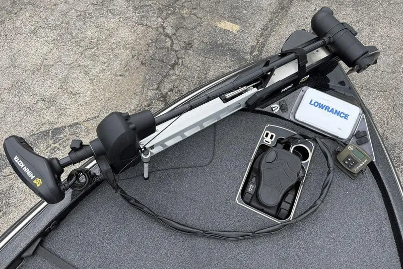 Slide: The Image of 2014 Skeeter FX210 boat with Minn Kota trolling motor and Lowrance electronics. - 19