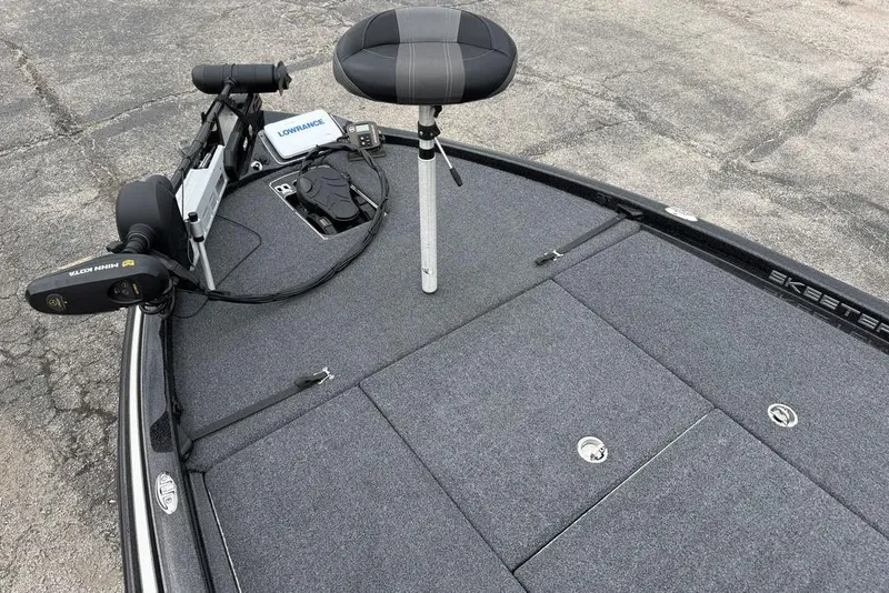 Slide: The Image of 2014 Skeeter FX210 boat deck with trolling motor and seat. - 18