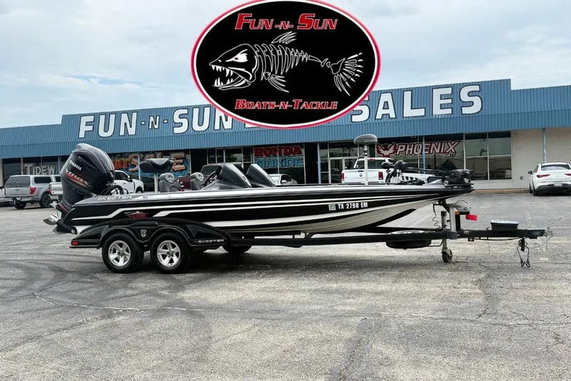 The Image of 2014 Skeeter FX210 boat at Fun-N-Sun Boats and Tackle sales lot. - 1