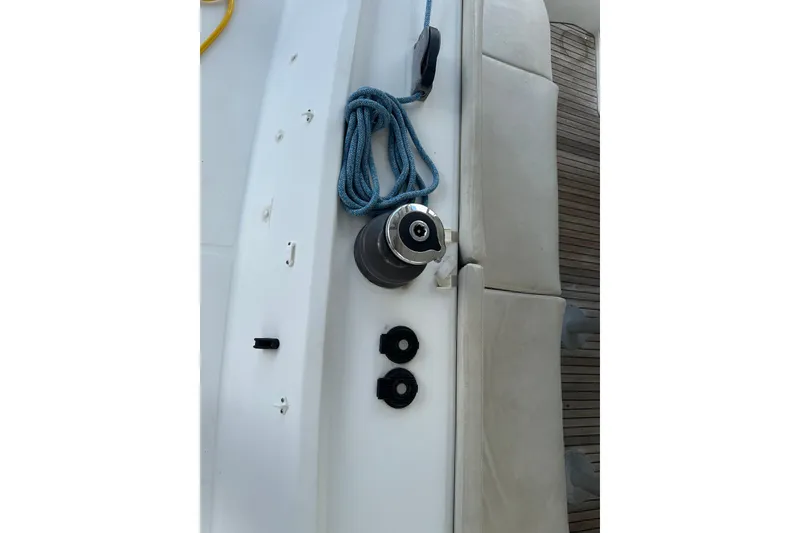 Slide: The Image of Deck view of 2010 Lagoon 440 yacht with winch and blue rope. - 68