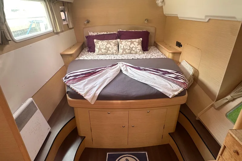 Slide: The Image of Luxurious cabin interior of a 2010 Lagoon 440 yacht with a neatly made bed. - 47