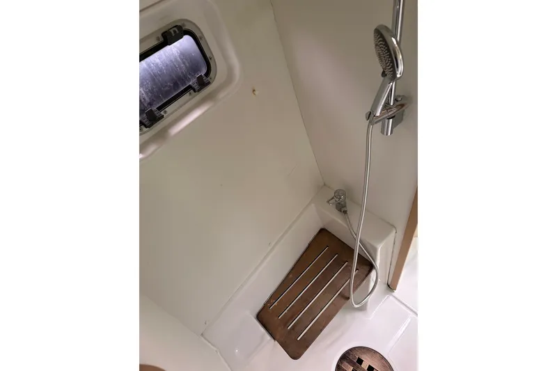 Slide: The Image of Shower area in 2010 Lagoon 440 yacht with wooden floor mat and handheld showerhead. - 54
