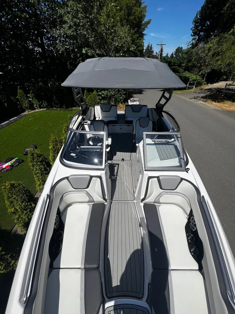 Slide: The Image of 2022 Yamaha 252SE with a gray canopy, spacious interior, and modern seating. - 8