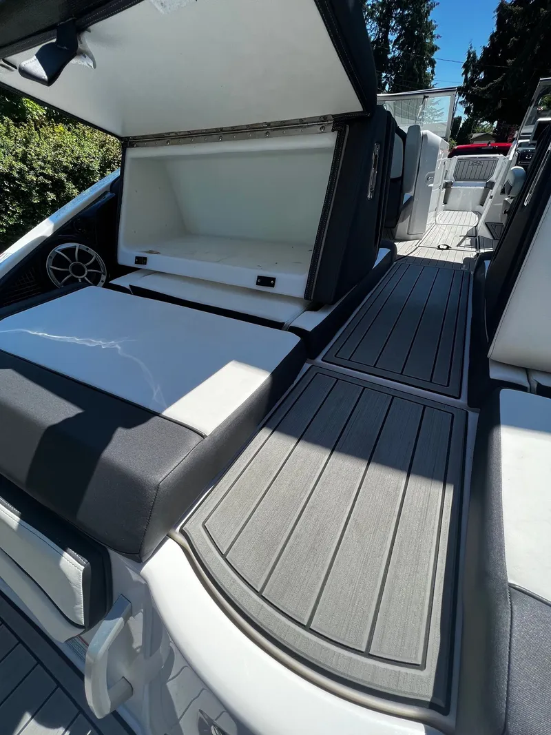 Slide: The Image of The image shows the deck of a 2022 Yamaha 252SE boat with gray upholstery and storage. - 4