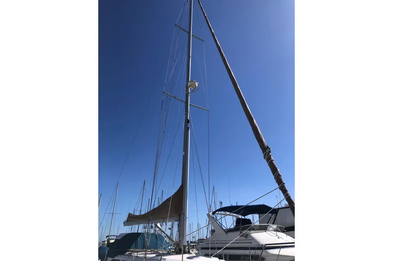 Slide: The Image of Sailboat mast of a 1999 Catalina 400 against a clear blue sky. - 15