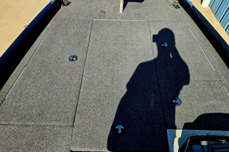Slide: The Image of Shadow on the deck of a 2022 Vexus AVX1980 boat. - 19
