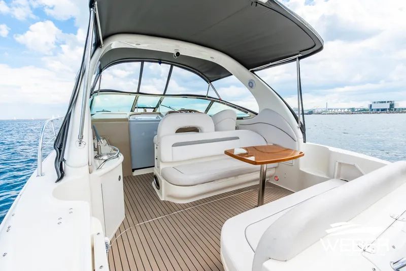 Slide: The Image of Sea Ray 360 Sundancer 2005: Sleek design with spacious cockpit and comfortable seating. - 22