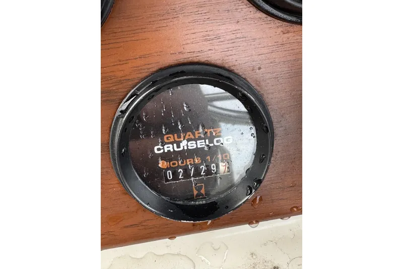 Slide: The Image of Quartz cruise log gauge on 1983 Boston Whaler 21 Outrage boat dashboard. - 17