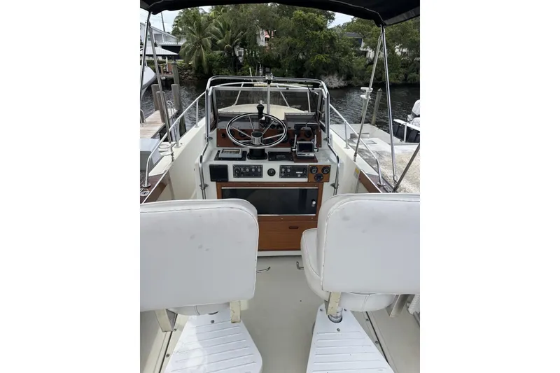 Slide: The Image of 1983 Boston Whaler 21 Outrage boat interior with steering wheel and controls. - 12