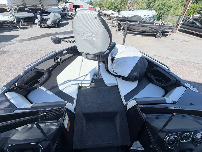 Slide: The Image of The image shows the cockpit of a 2025 Skeeter Solera 205 boat with gray seating. - 29