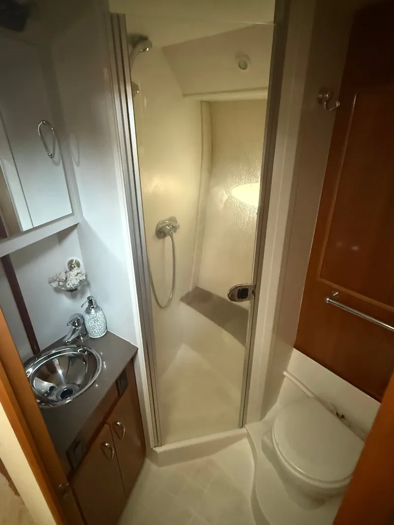Slide: The Image of Carver Yachts 33SS 2005 - 32