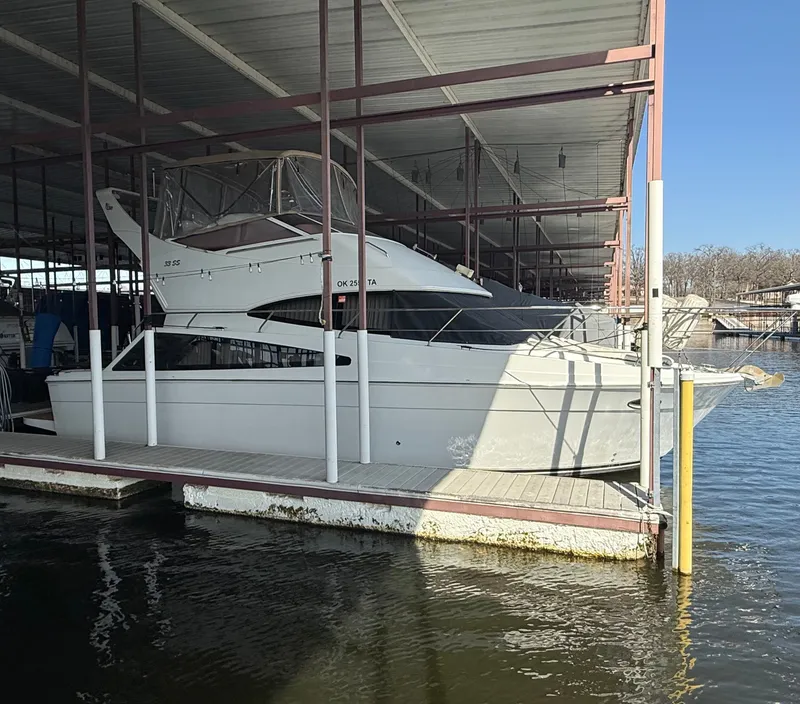 The Image of Carver Yachts 33SS 2005 - 2