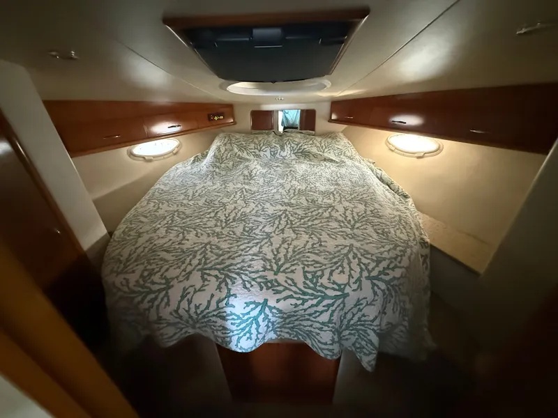Slide: The Image of Carver Yachts 33SS 2005 - 28