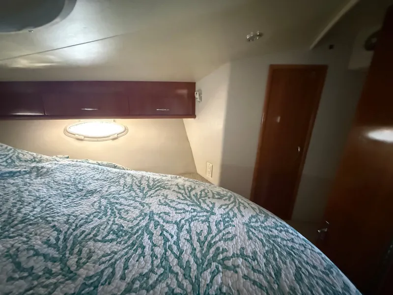 Slide: The Image of Carver Yachts 33SS 2005 - 30