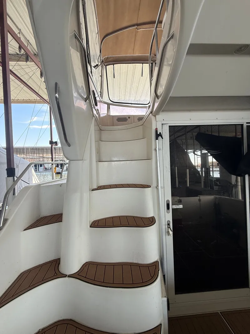 Slide: The Image of Carver Yachts 33SS 2005 - 15