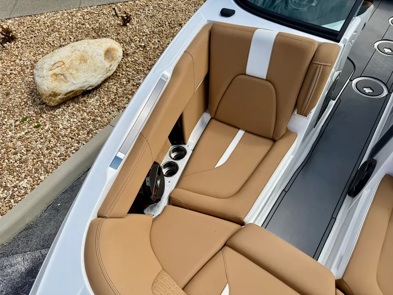 Slide: The Image of MasterCraft X22 2020 - 13