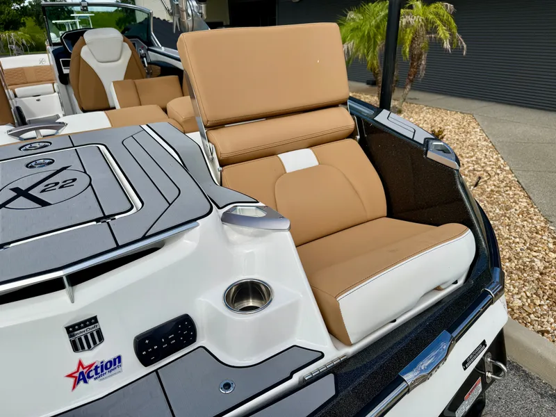 Slide: The Image of MasterCraft X22 2020 - 26