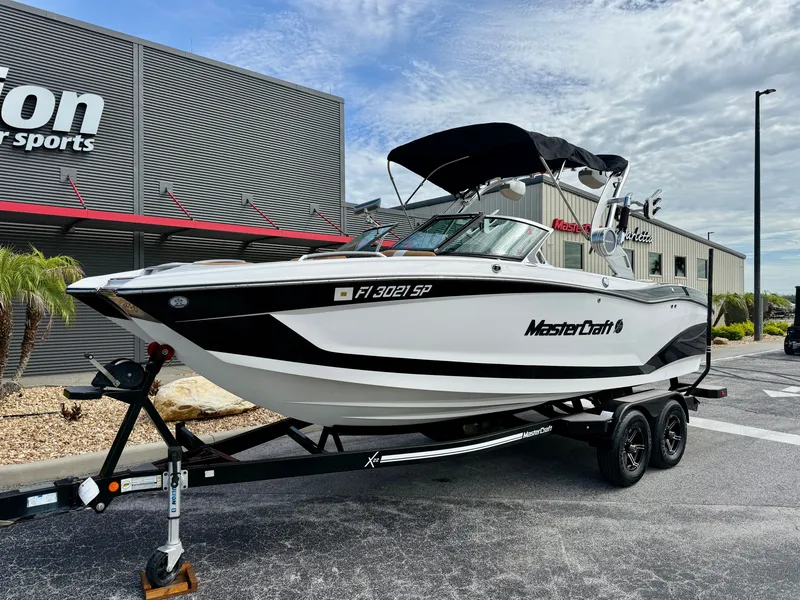 Slide: The Image of MasterCraft X22 2020 - 2
