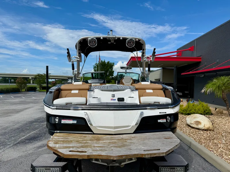 Slide: The Image of MasterCraft X22 2020 - 7