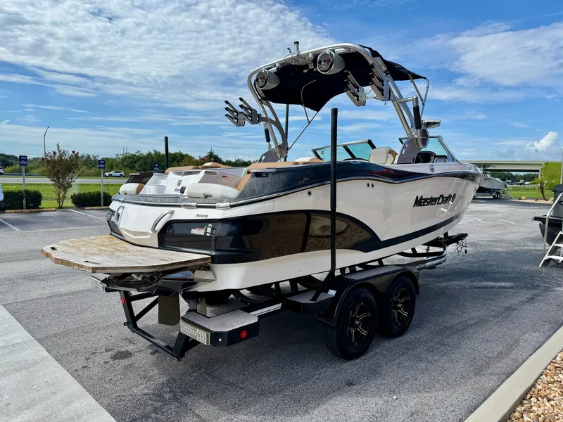 Slide: The Image of MasterCraft X22 2020 - 6