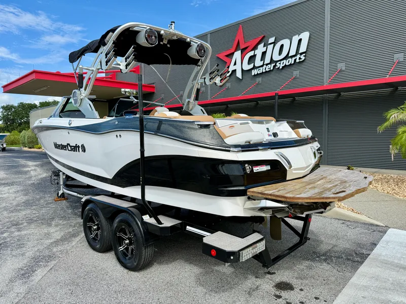 Slide: The Image of MasterCraft X22 2020 - 8