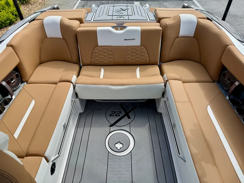 Slide: The Image of MasterCraft X22 2020 - 15
