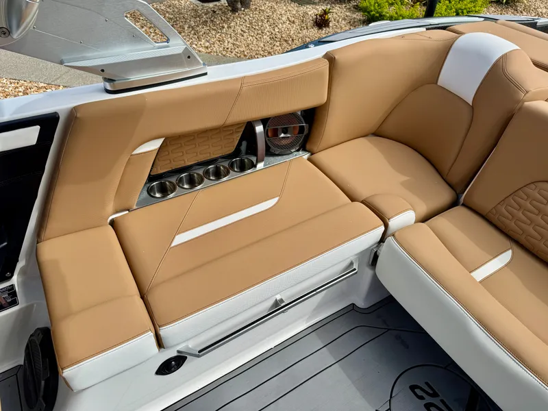 Slide: The Image of MasterCraft X22 2020 - 16