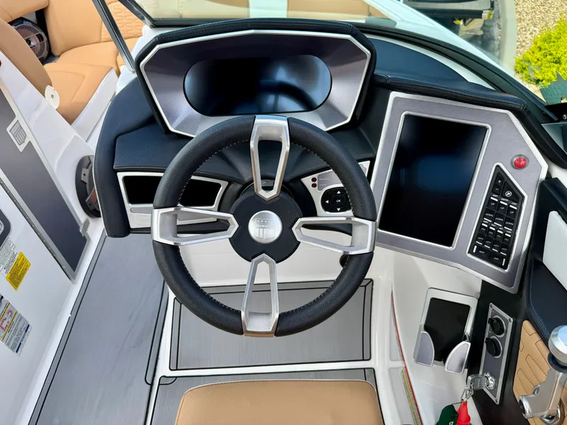 Slide: The Image of MasterCraft X22 2020 - 19